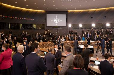 Millî Savunma Bakanı Hulusi Akar, NATO Karargâhındaki İkinci Gün Oturumlarına Katıldı